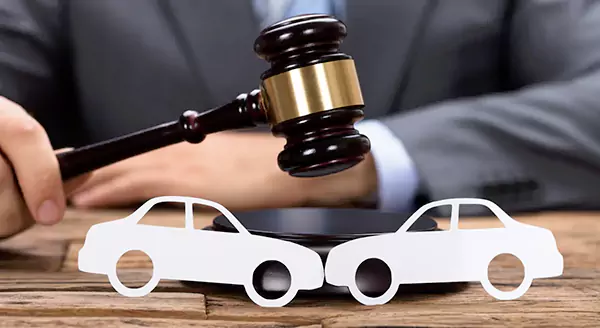 How lawyers help in distracting driving accident image